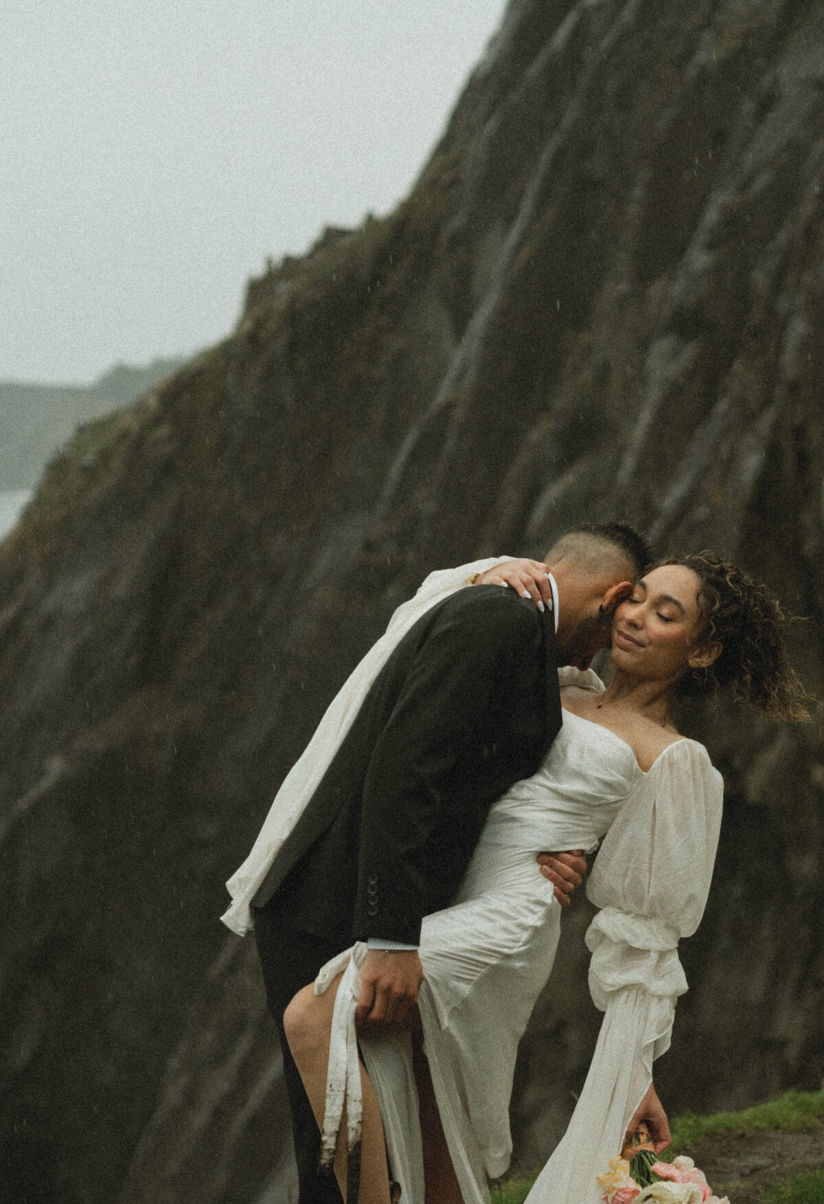 elopement oregon cliff - lizarrietaphotography-28