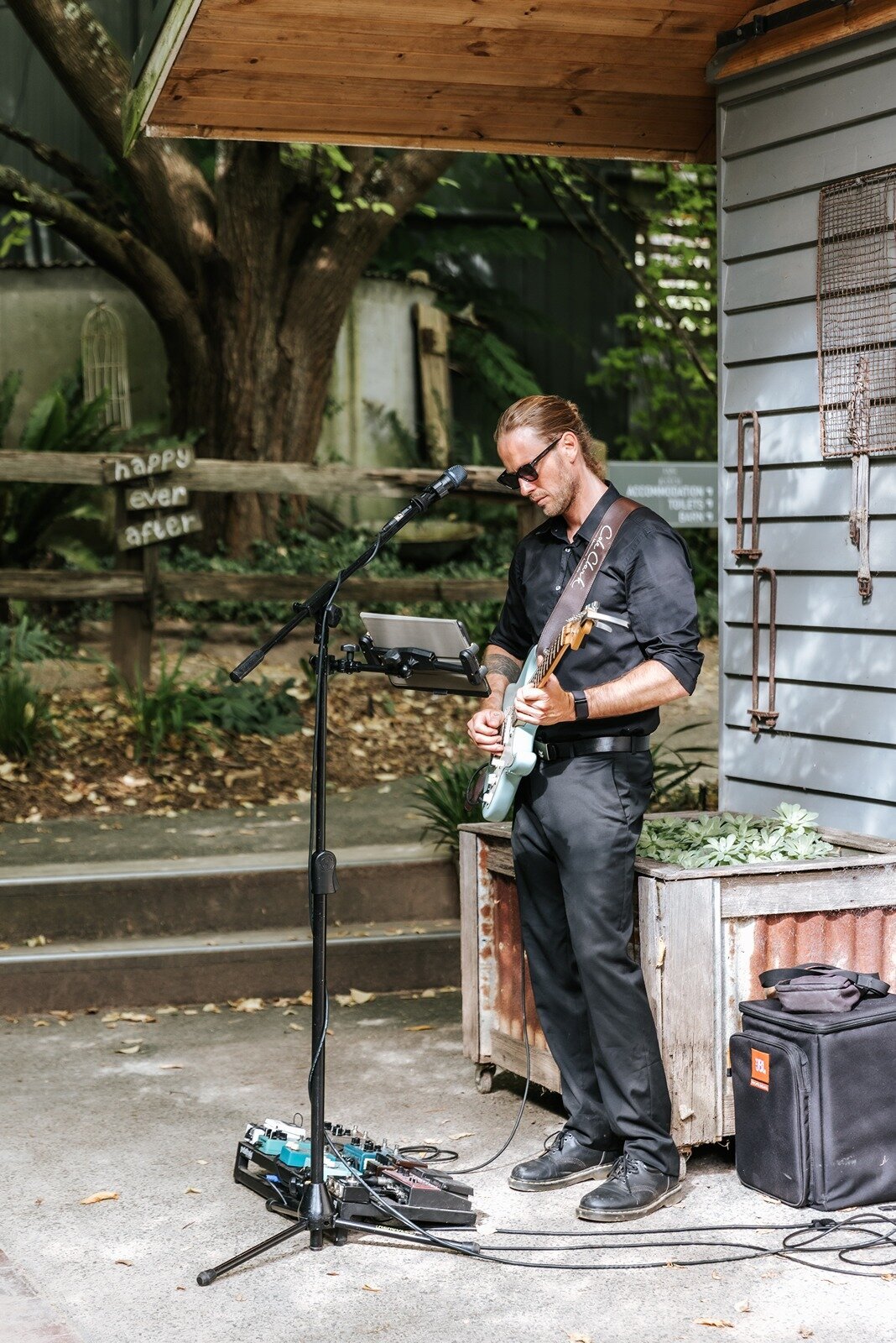 Elope-styled-micro-wedding-yarra-ranges-the-log-cabin-ranch07