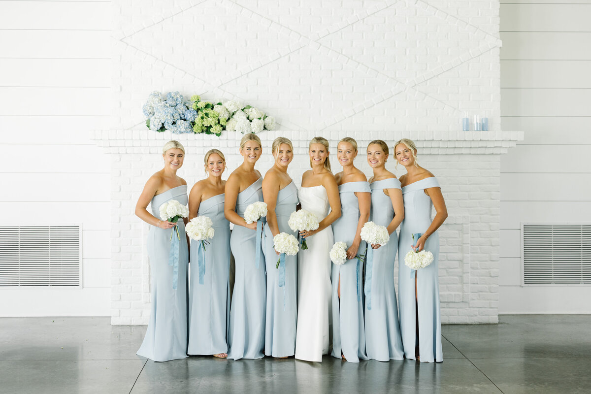 33 Hutton-House-Minnesota-Spring-Summer-Wedding-Bridesmaids
