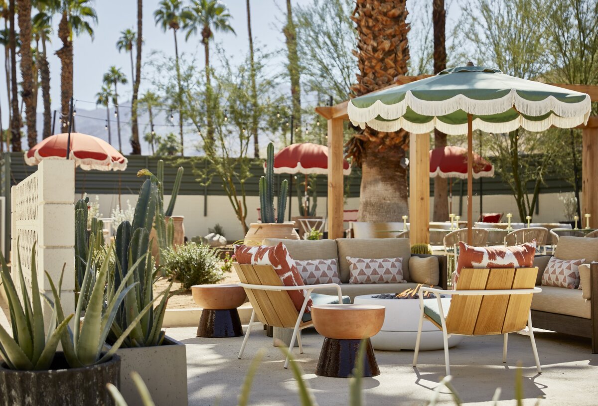 Life-House-Palm-Springs_Hotel-Firepit-Lounge-Garden-Dining
