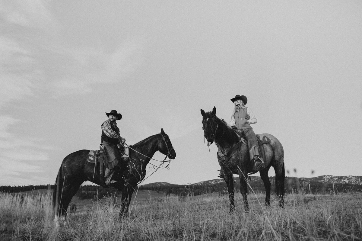 presley-gray-photo-montana-western-ranch-couples-photoshoot-1957-3