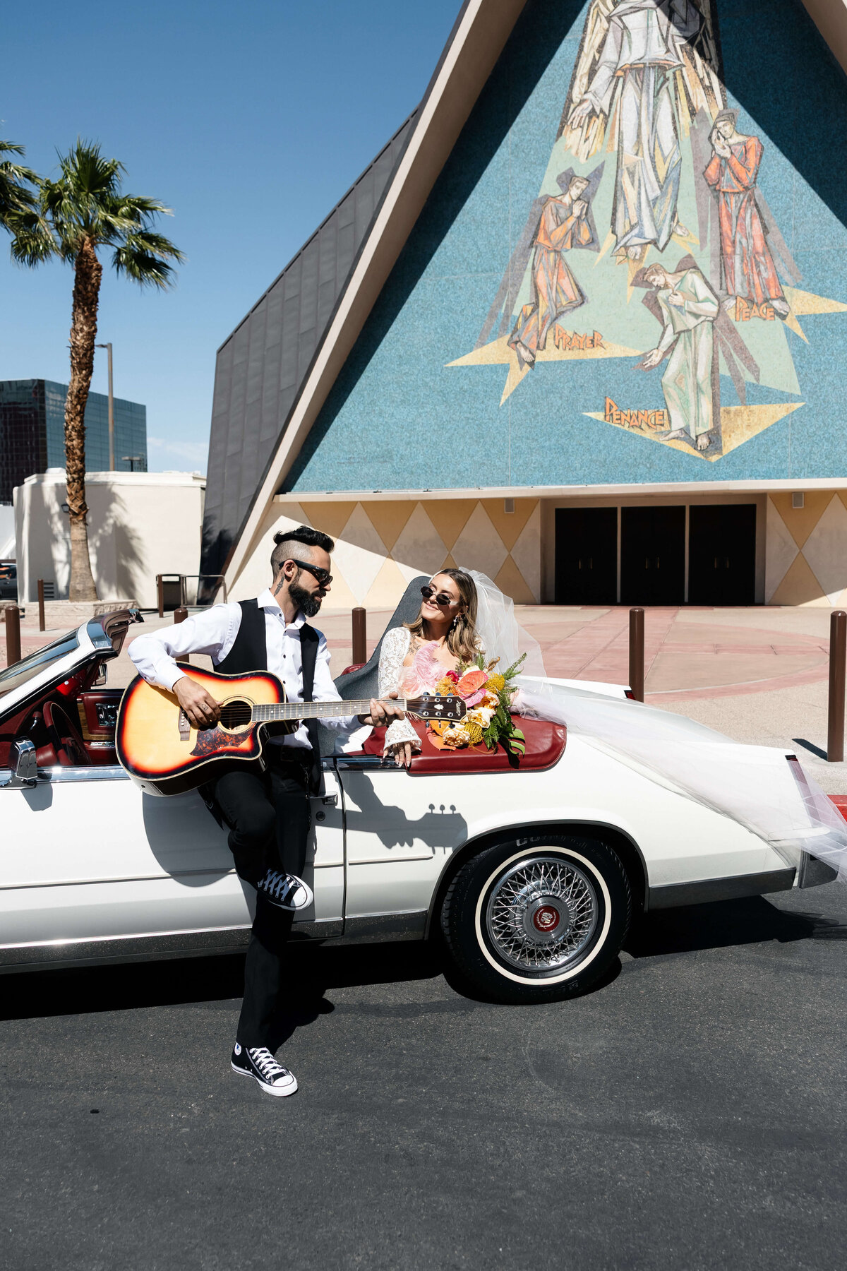 90_riskyexposure_sasha-andy_las-vegas-elopement-photography