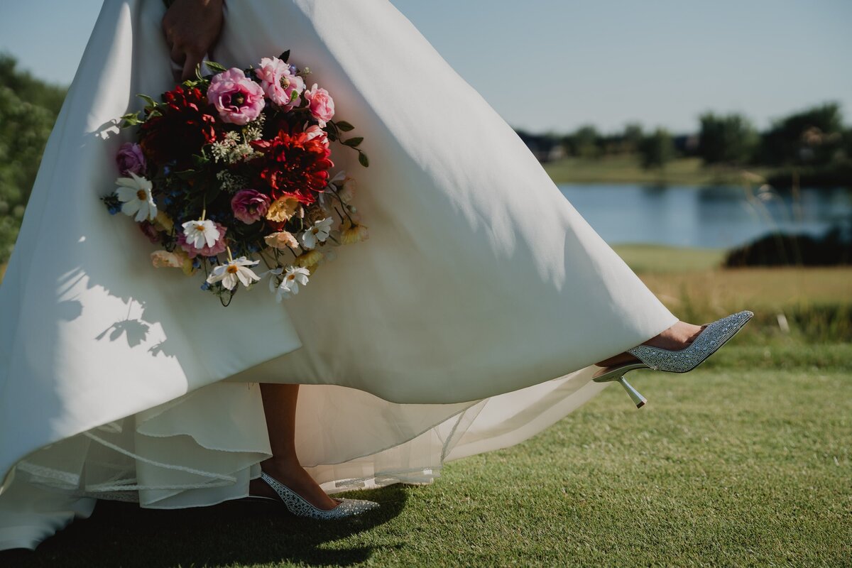 bride-shoes-flowers-water