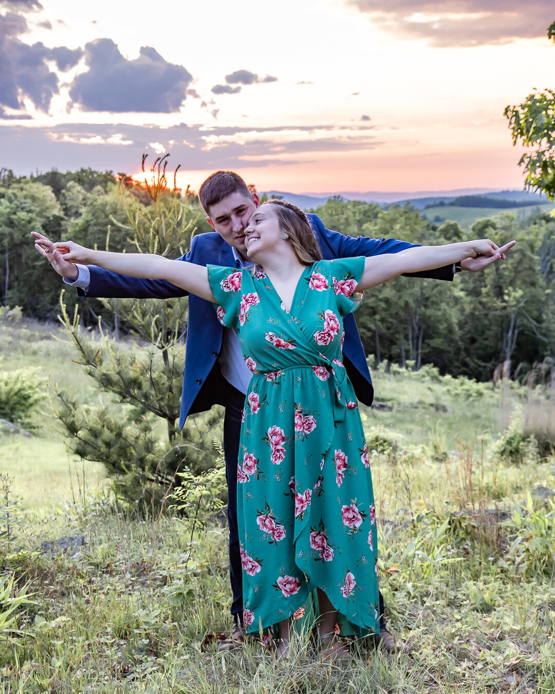 2022Kate-Matthew_engagement-session_soc-edia_top-faves-2098