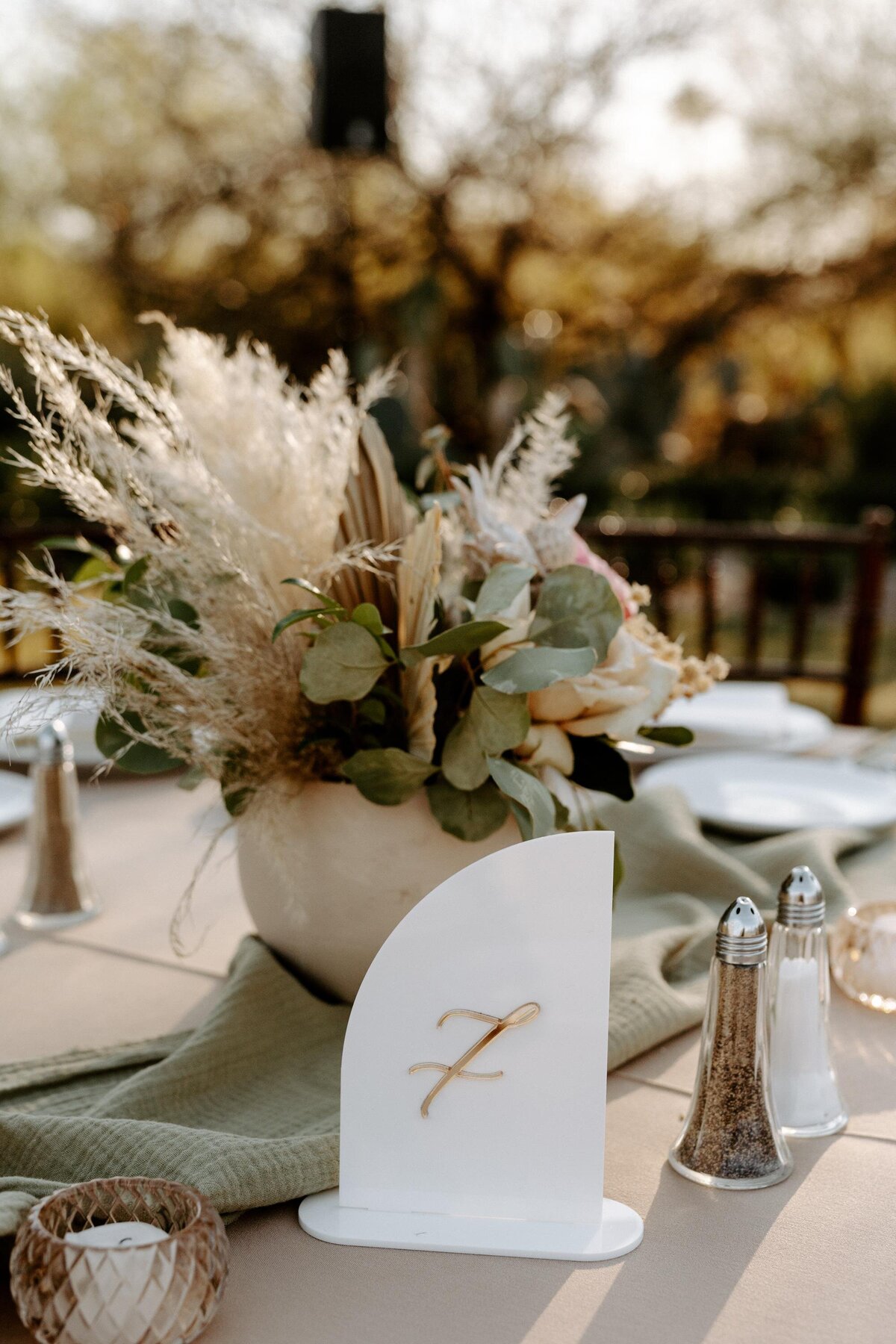 acrylic-white-mirrored-gold-table-number