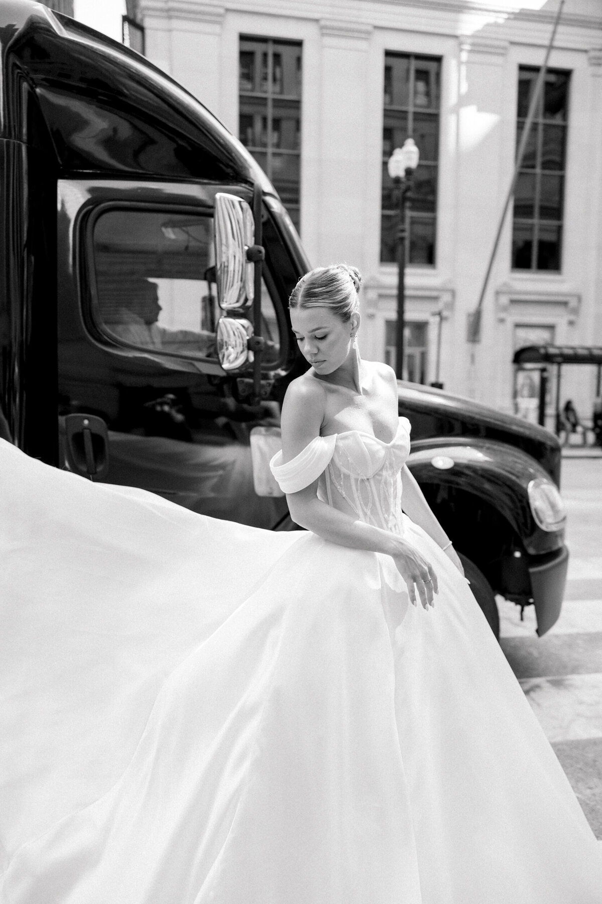Lexi Benjamin Photography_Waldorf Astoria Chicago Wedding_09.21.24-46