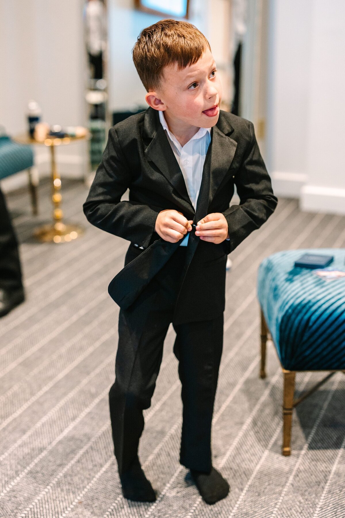 Modern_Black_Tie_Rainy_Summer_Wedding_Spruce_Point_Inn_Maine_Photography_0015