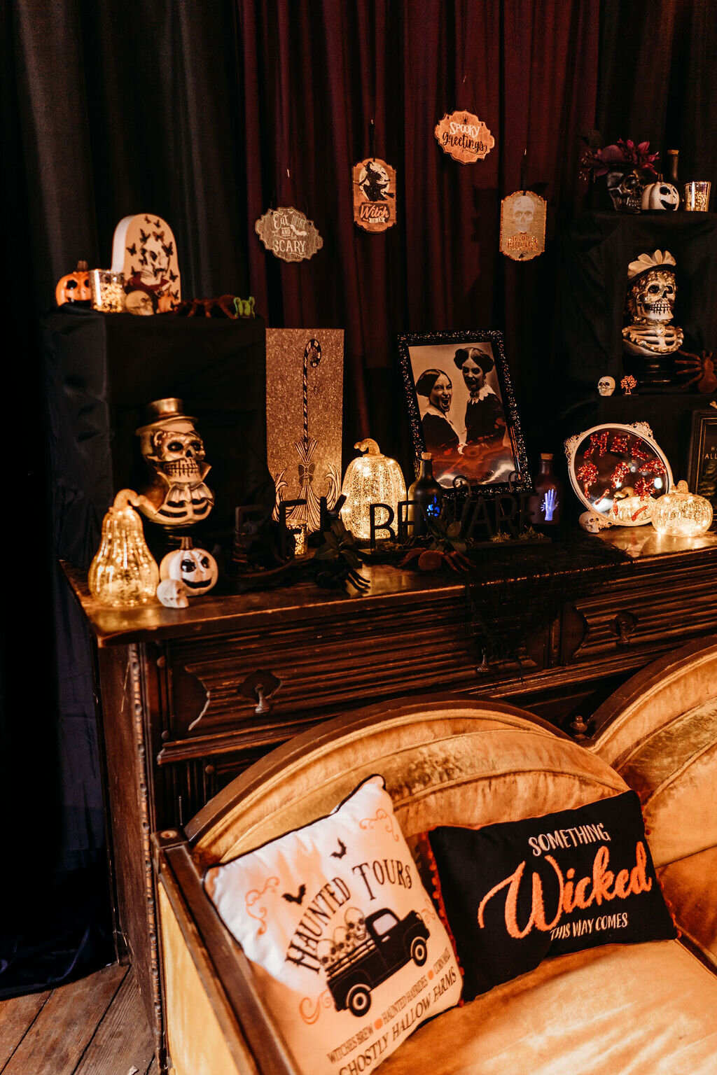 Vesper-and-Vow-Bemidji-Minnesota-wedding-and-elopement-photographer-coordinator-planner-dark-halloween-decor