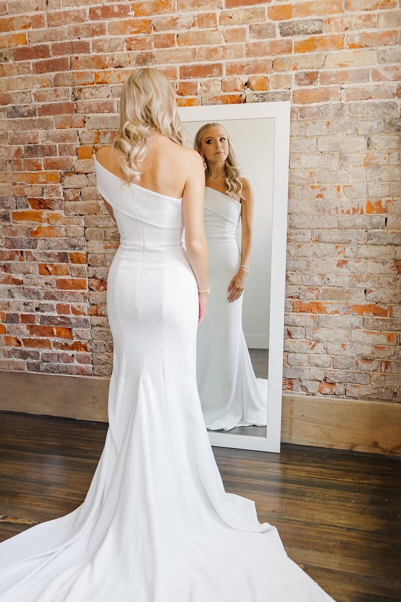 Bride Getting Ready with Mom and Bridesmaids at The Loft on 6th072