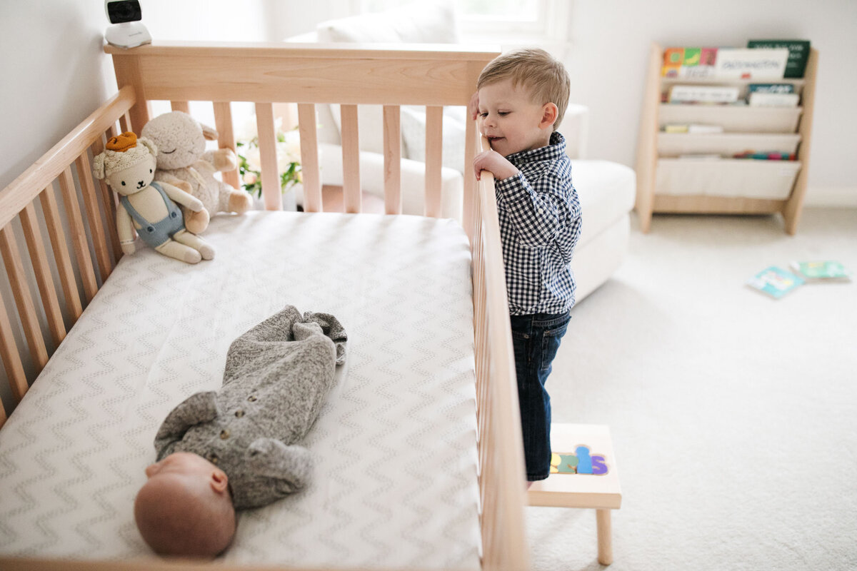 candid-natural-boston-newborn-family-photographer-zev-fisher-075