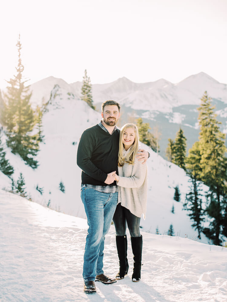 Colorado-Family-Photography-Vail-Mountaintop-Winter-Snowy-Christmas-Photoshoot12