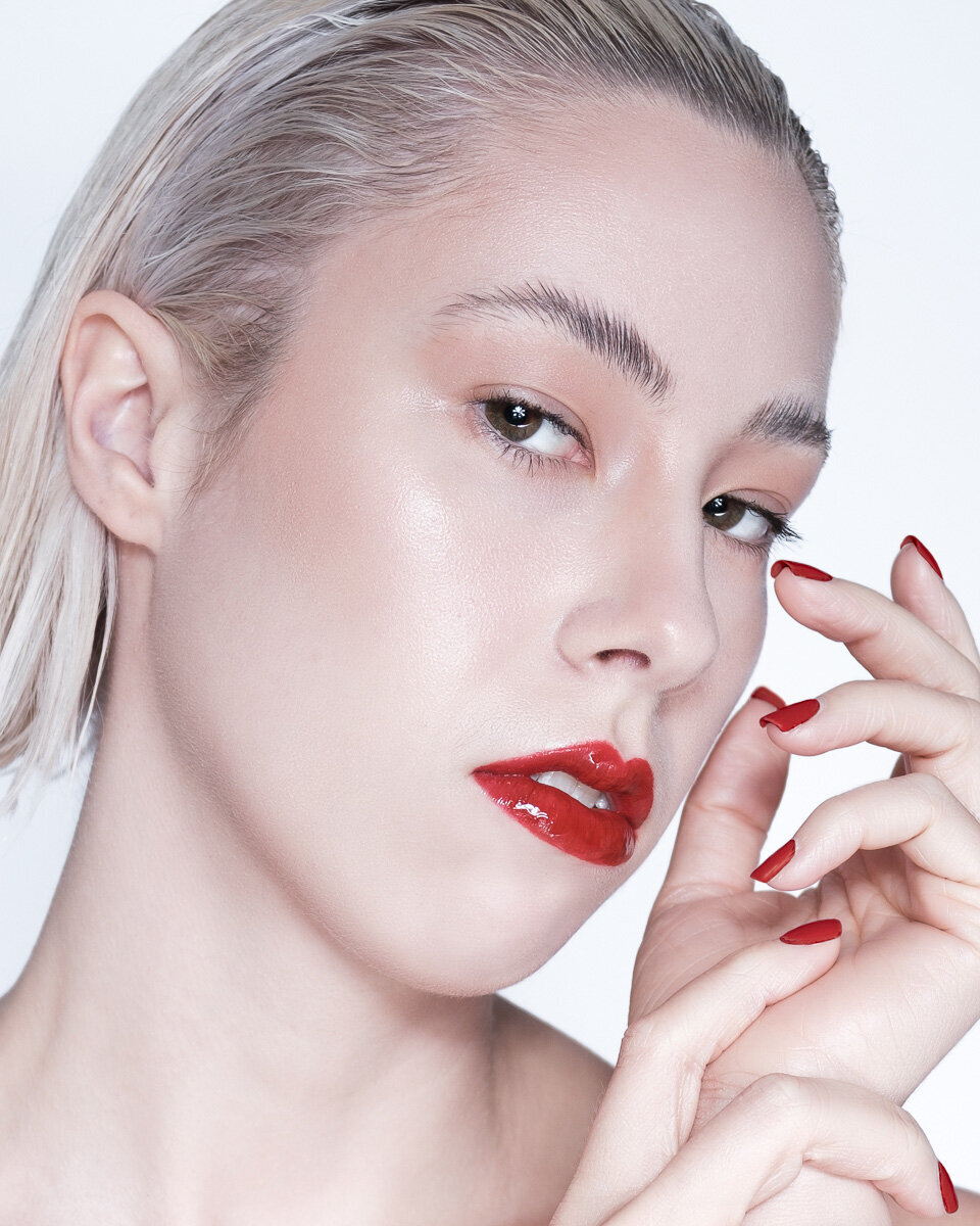 Red-Lip-&-Natural-Makeup-by-Mong-Bui