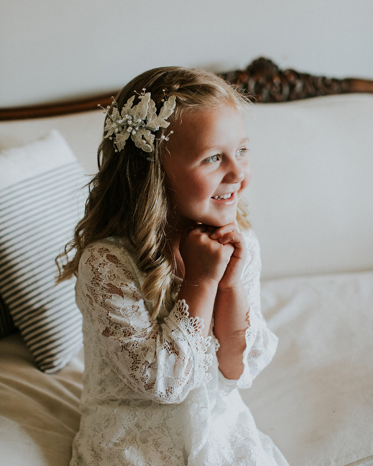 Hazelwood-photo-white-salmon-washington-tin-roof-barn-flower-girl