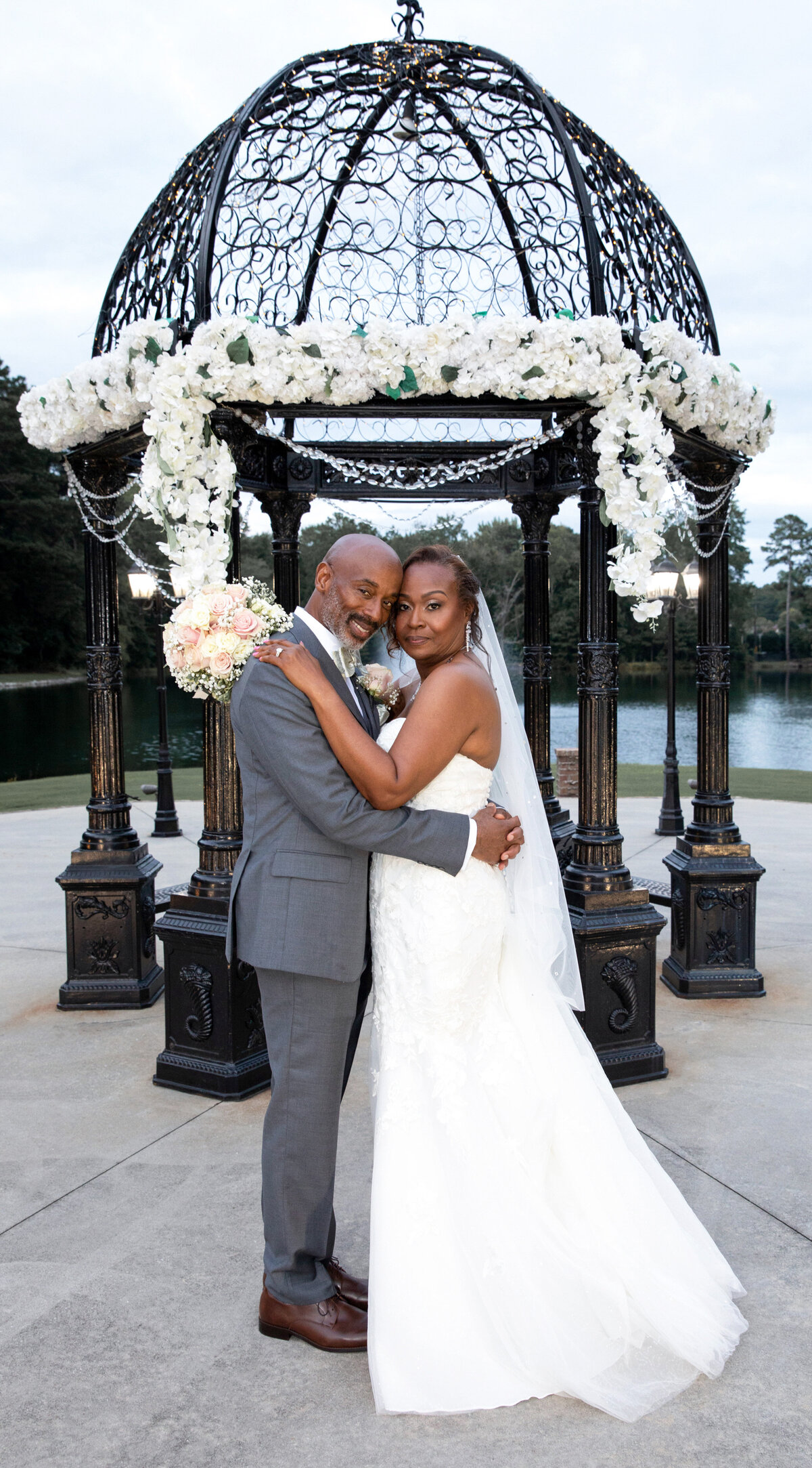 atlanta-editorial-photographer-bride-groom-romantic-portrait-gazebo