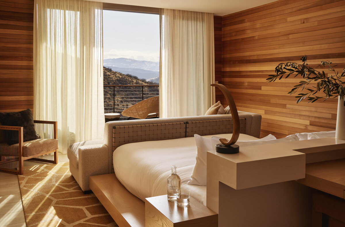 BSK_Accommodations_Sky-Lodge_Signature-Suite_Bedroom-1_2021 (1)