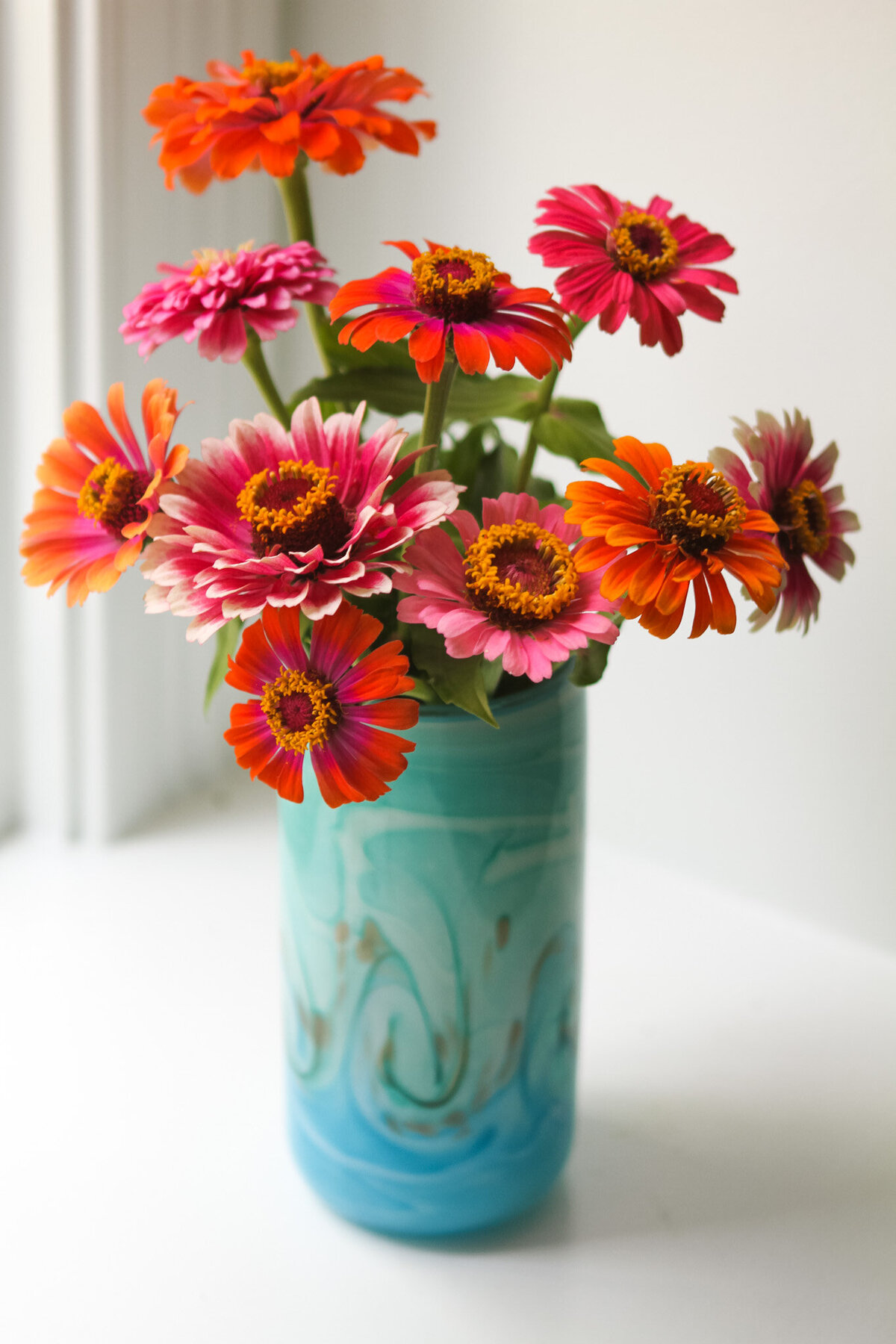 zinnias-garden-flowers-handblown-vase