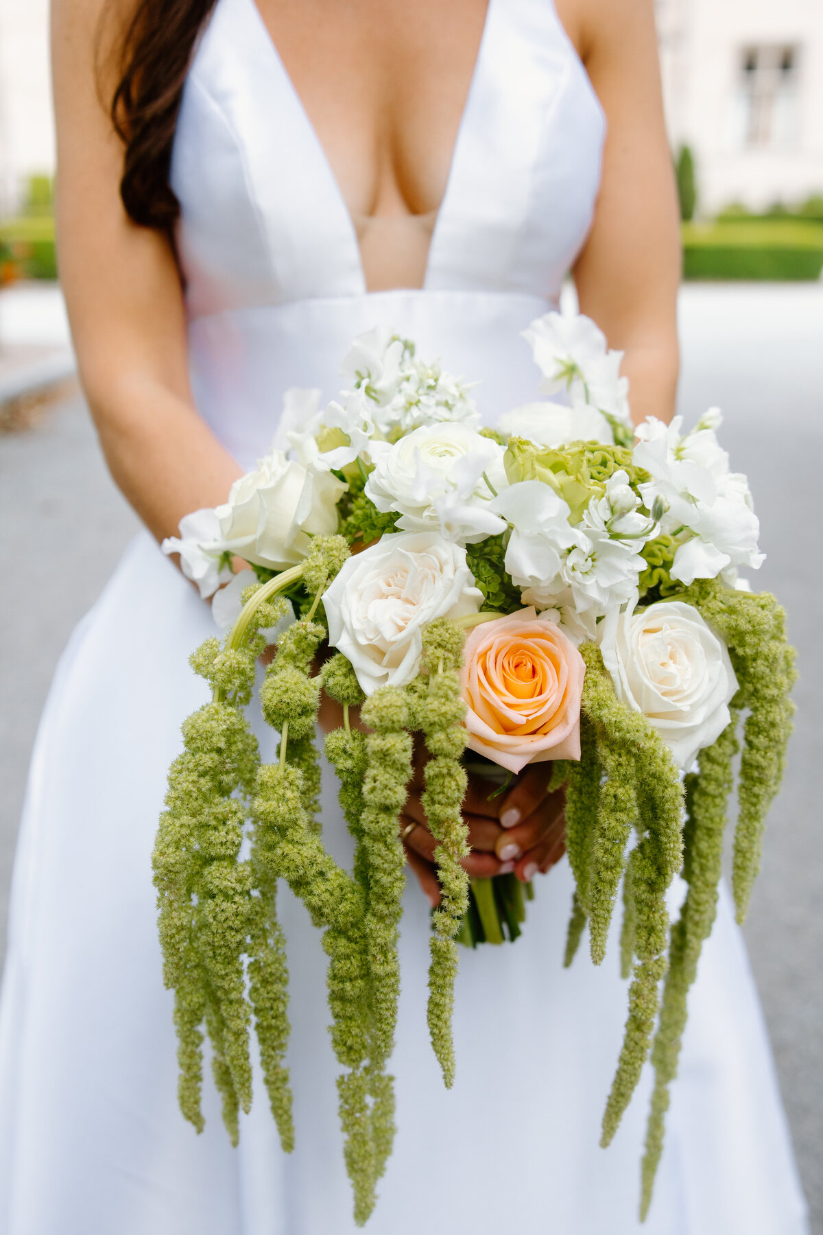 wedding-bouquet-at-newport-harbor-island-wedding