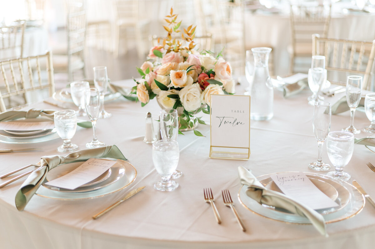 sage-green-white-tablescape