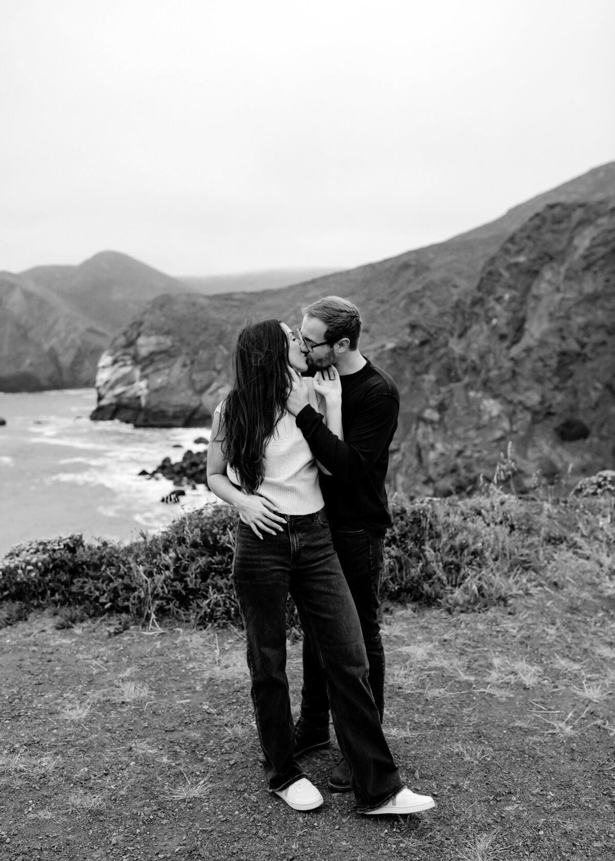 05312023_Makenzie+Gavin_RodeoBeachCA_AnjaJensenPhotography-28