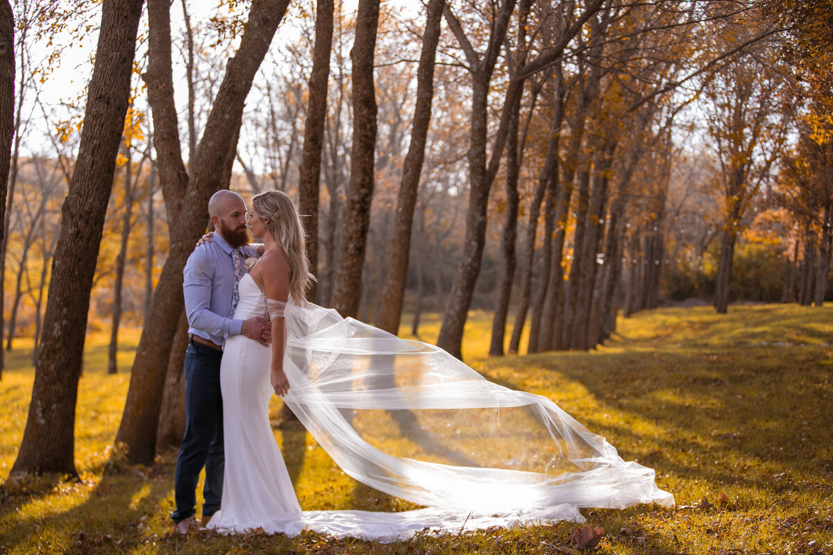 Barnes-place-des-monines-iowa-rustic-wedding-photo-ideasPhoto-130
