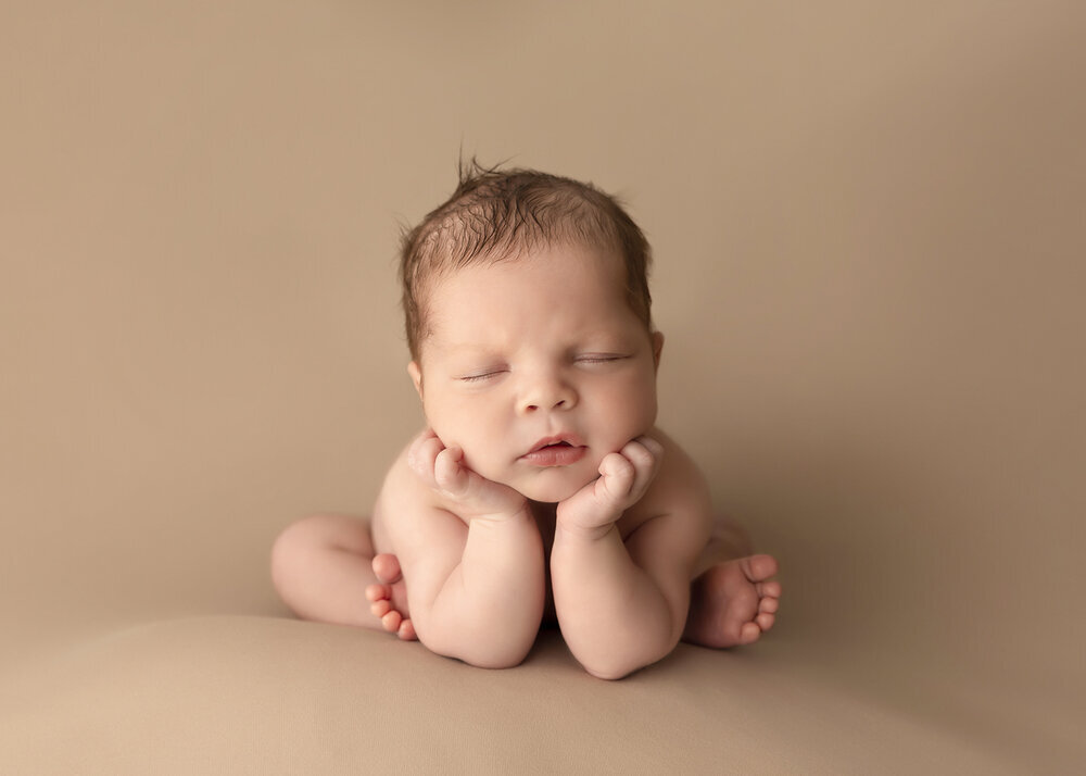 NEWBORN_BABYBOYFROGGYPOSEBEIGECREAMNATURAL