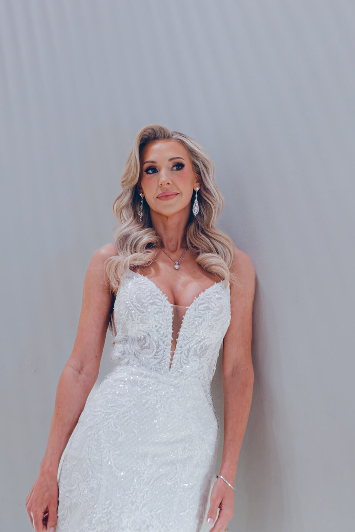 A wedding photo portrait of the bride in Crystal Bridges Museum of American Art in Betonville, Arkansas