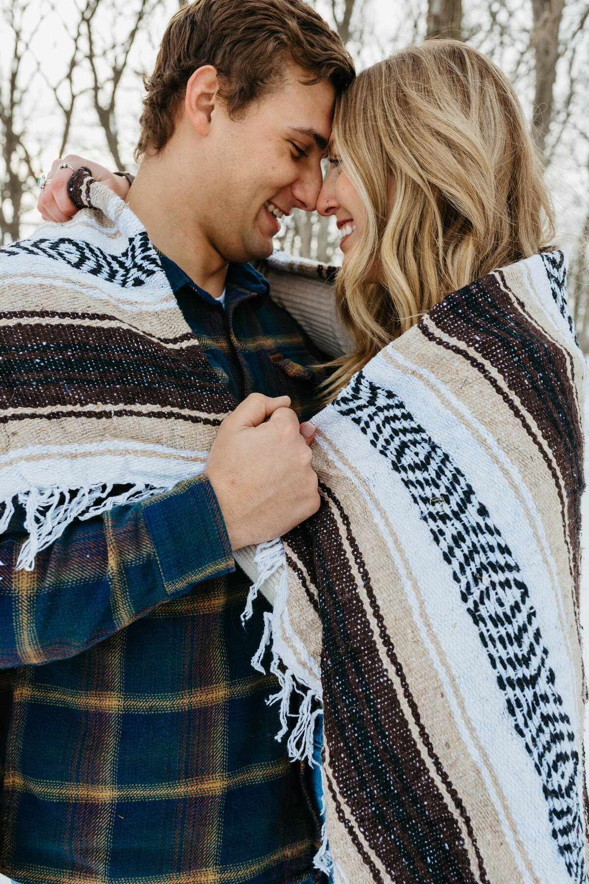 couple-wraped-in-blanket