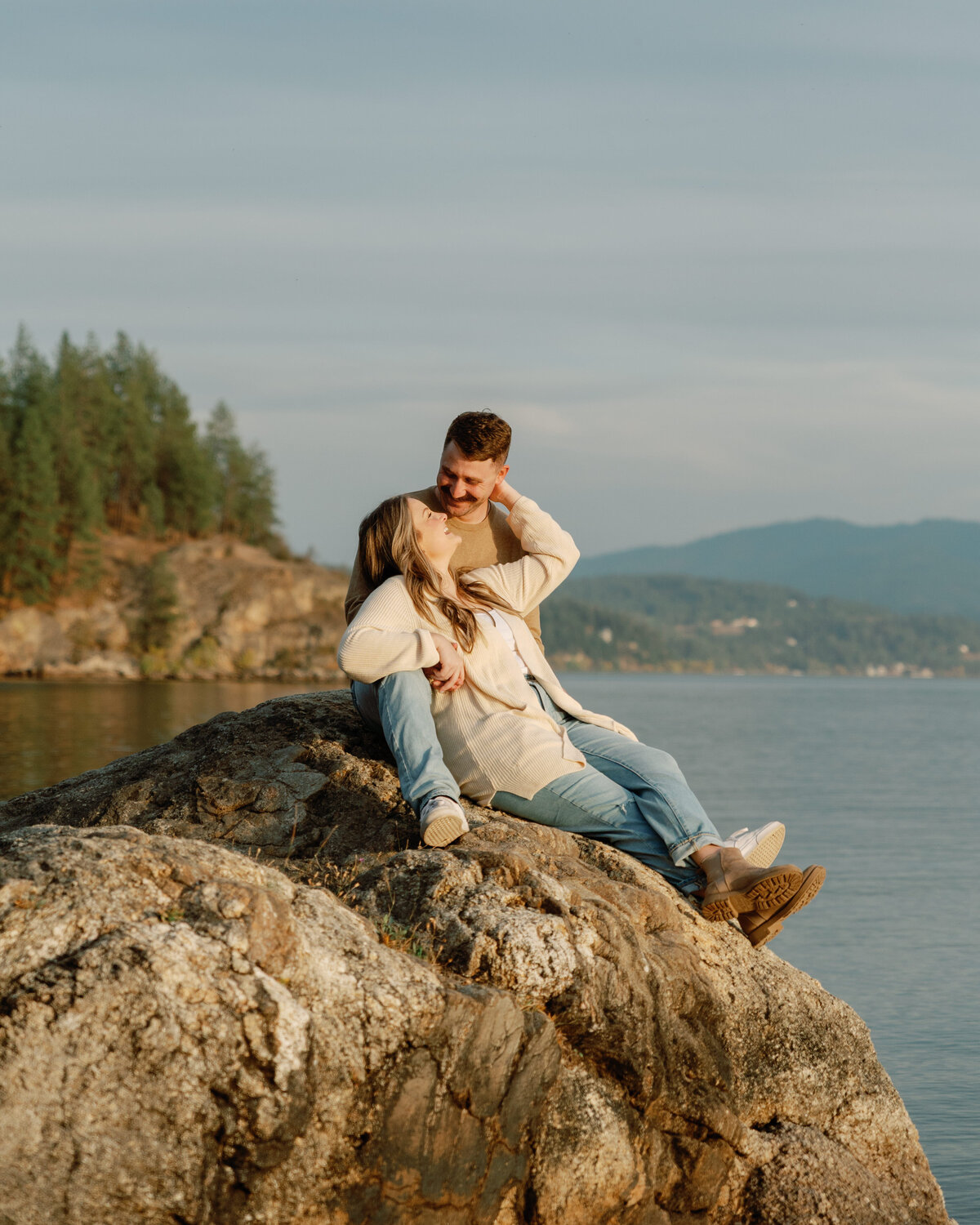 lake_coeur_d_alene_idaho_fall_golden_hour_engagement_session_03