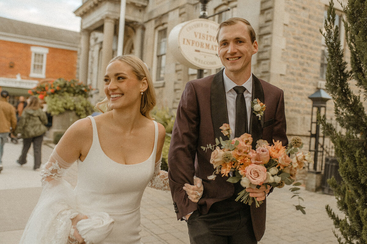 f-niagara-on-the-lake-124-on-queen-cool--romantic-wedding-couples-session-37