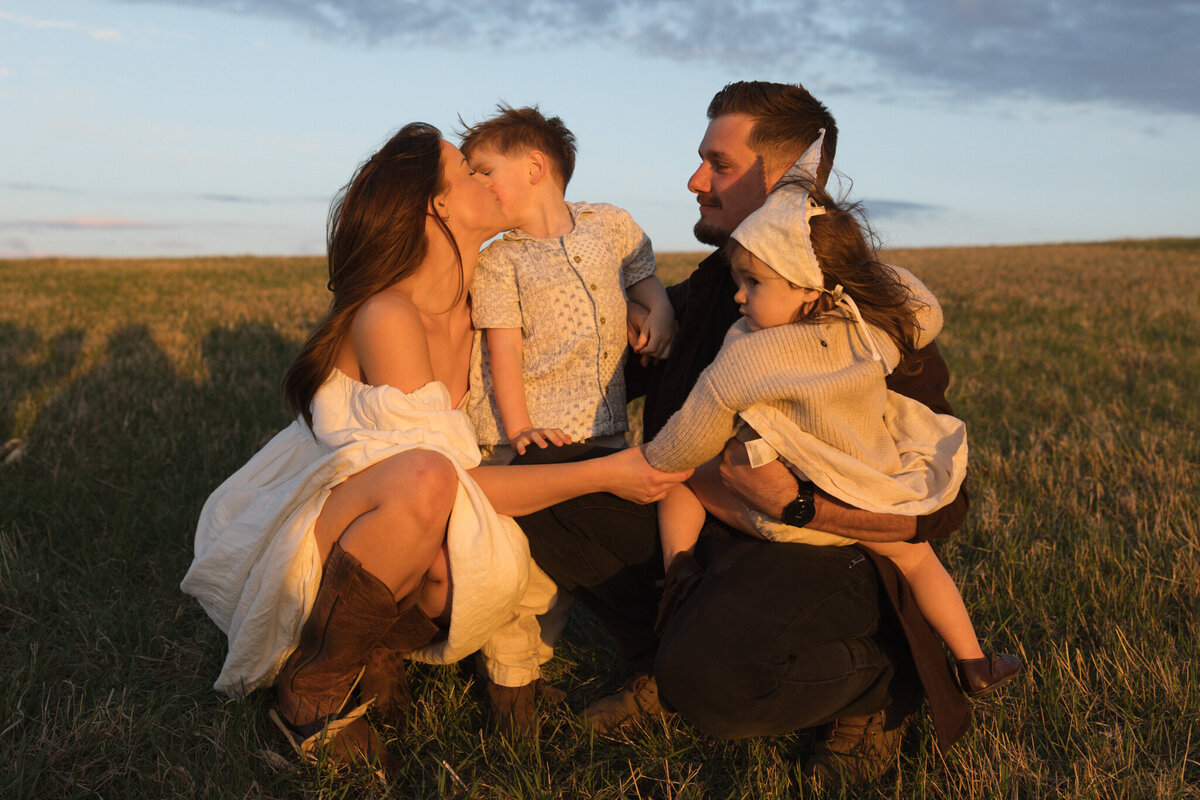farm family photos, midwest family photographer, documentary photographer, sioux falls family photographer, rcc photography-05