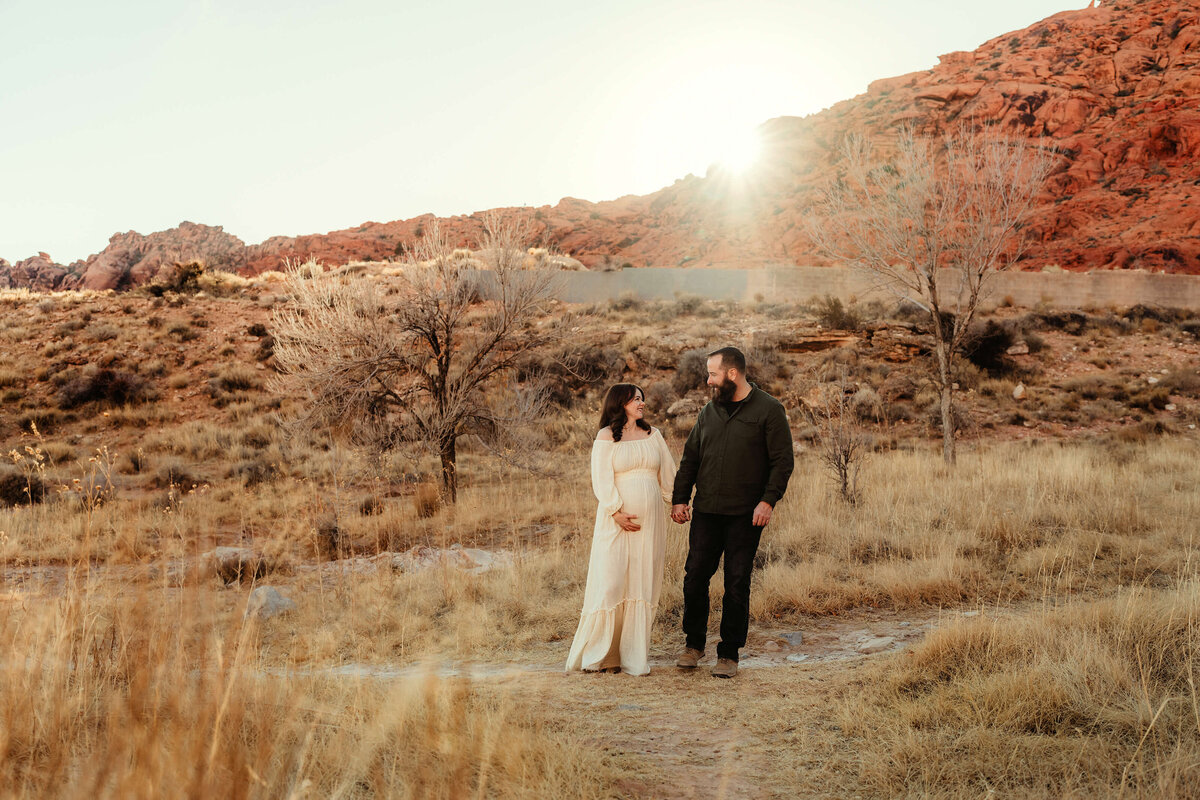 maternity-session-desert-winter