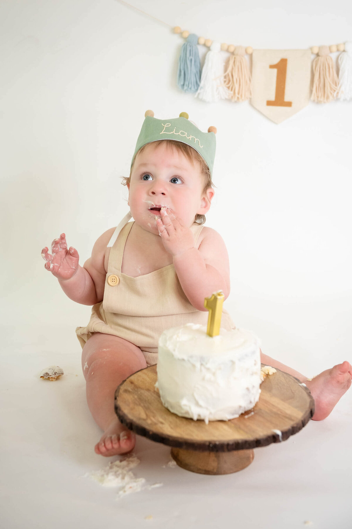 baby-smash-cake-photos-in-studio-near-emerald-wi