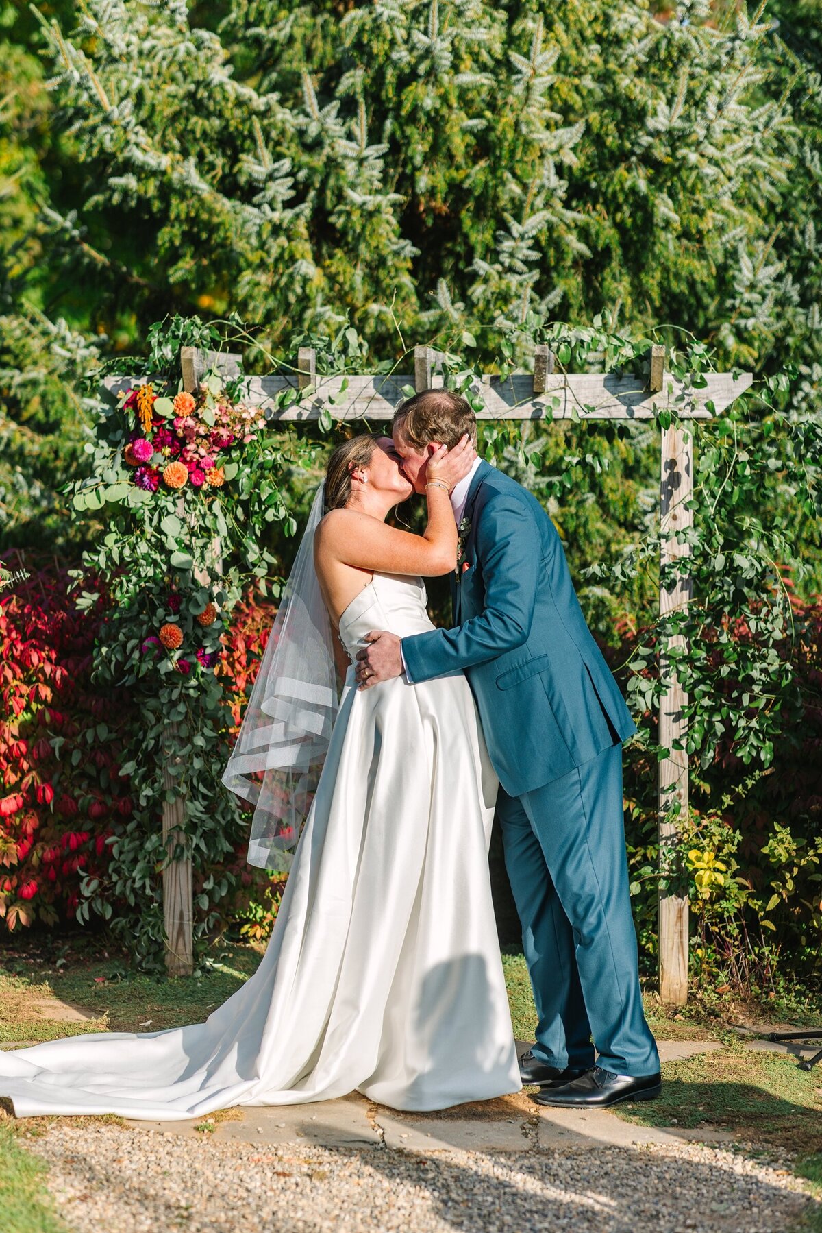 Live_Well_Farm_Colorful_Fall_Wedding_Harpswell_Maine_Photography_0058