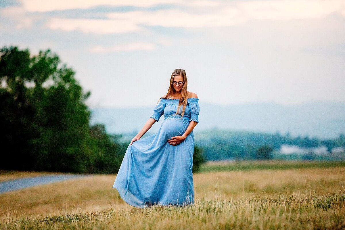 Pregnant woman in a field in Harrisonburg for maternity photoshoot