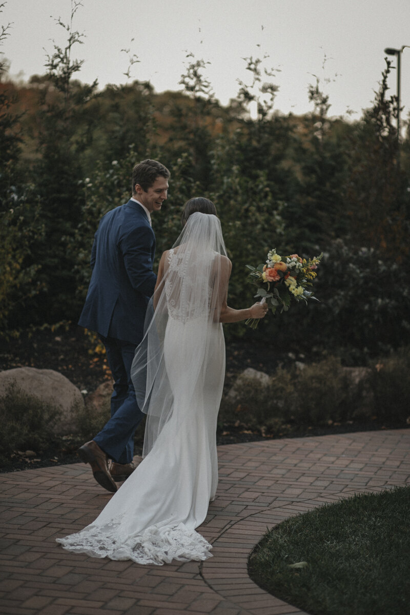 couple-just-married-saint-clements-castle