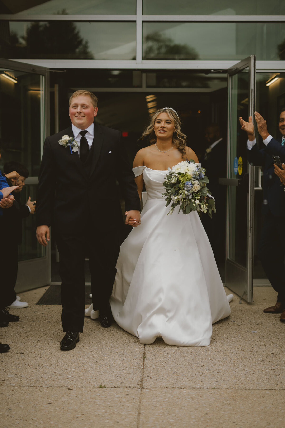 Classic Neutral Michigan Wedding Photographer-05