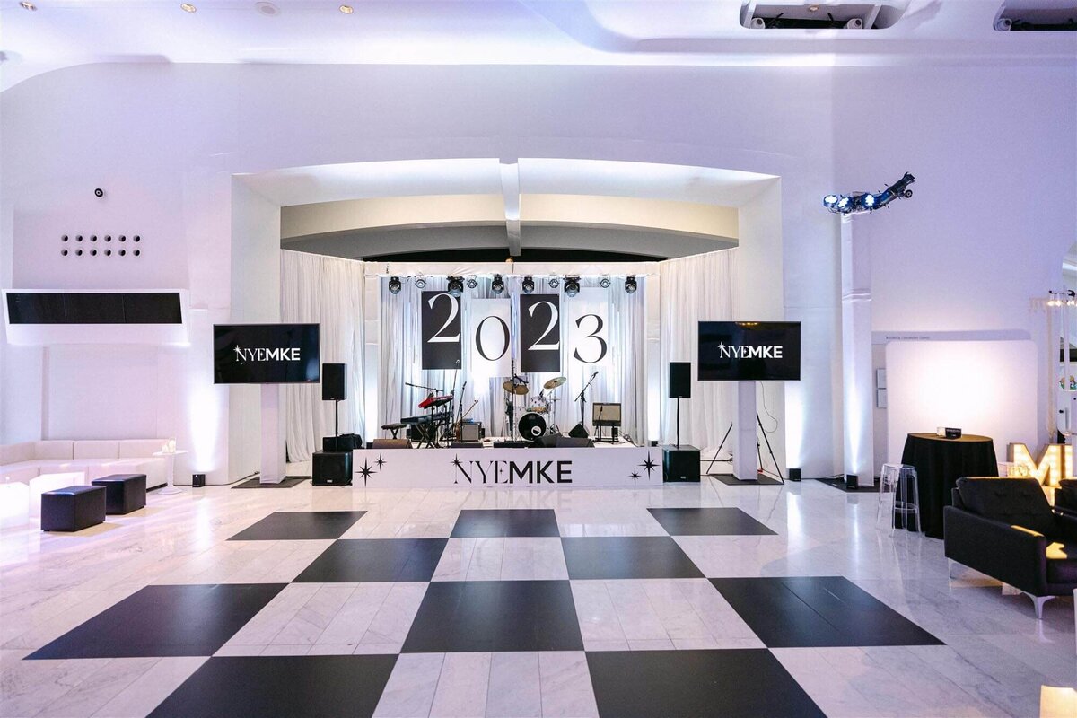 dancefloor-and-live-band-set-up