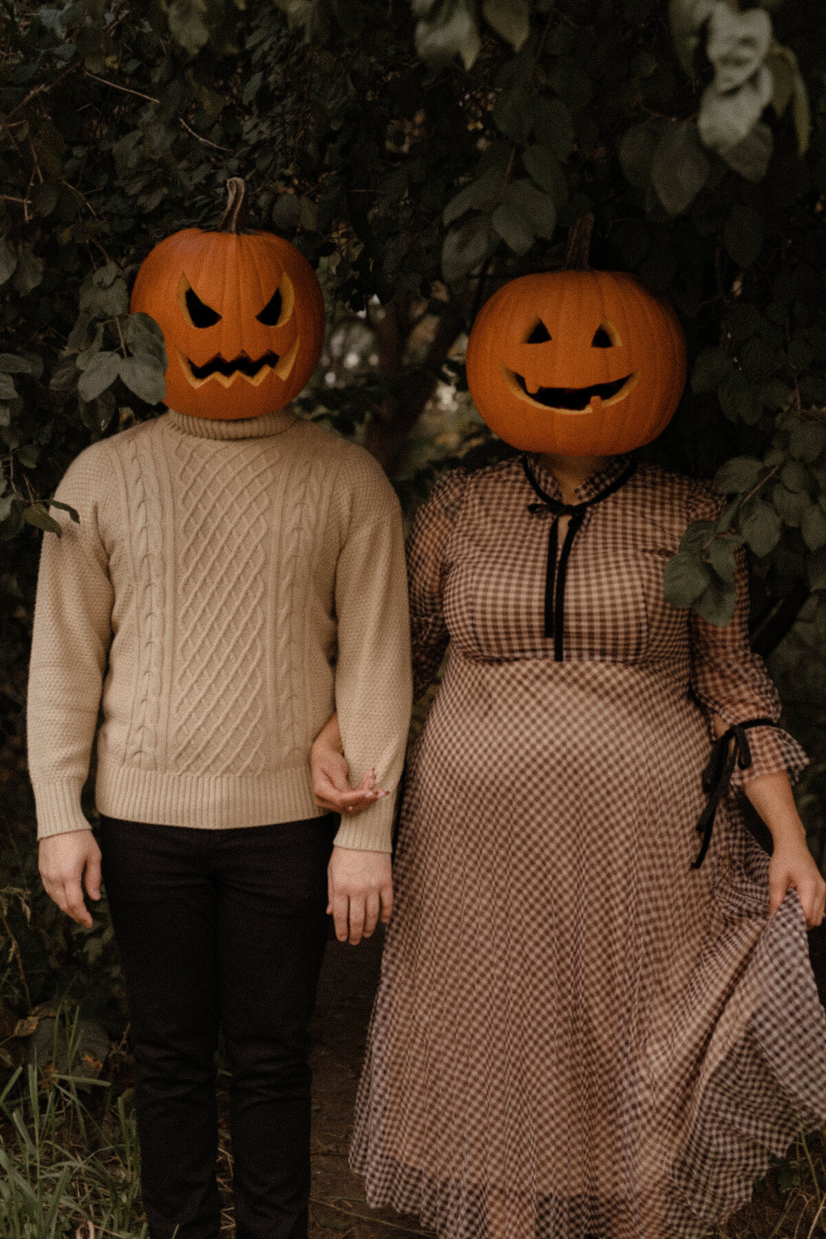 engagement-couple-session-intimate-outdoots-adventurous-high-park-halloween-spooky39