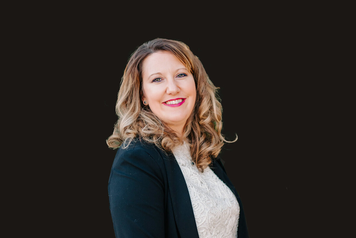 Branson headshot photography of woman smiling in black and white