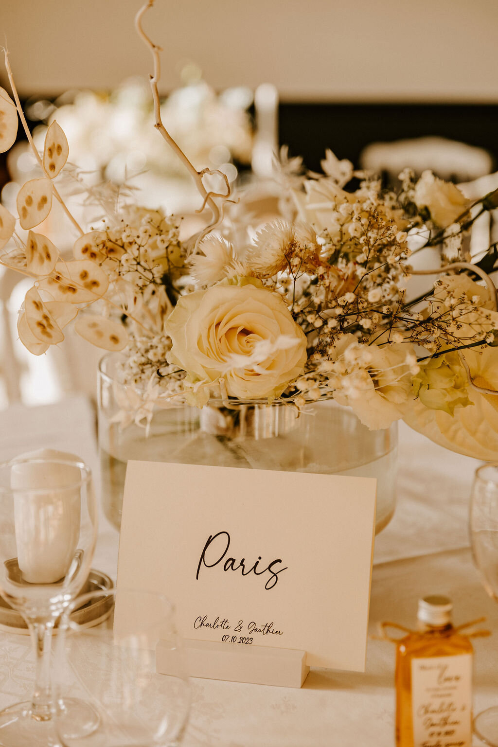 decoration-florale-table-blanche