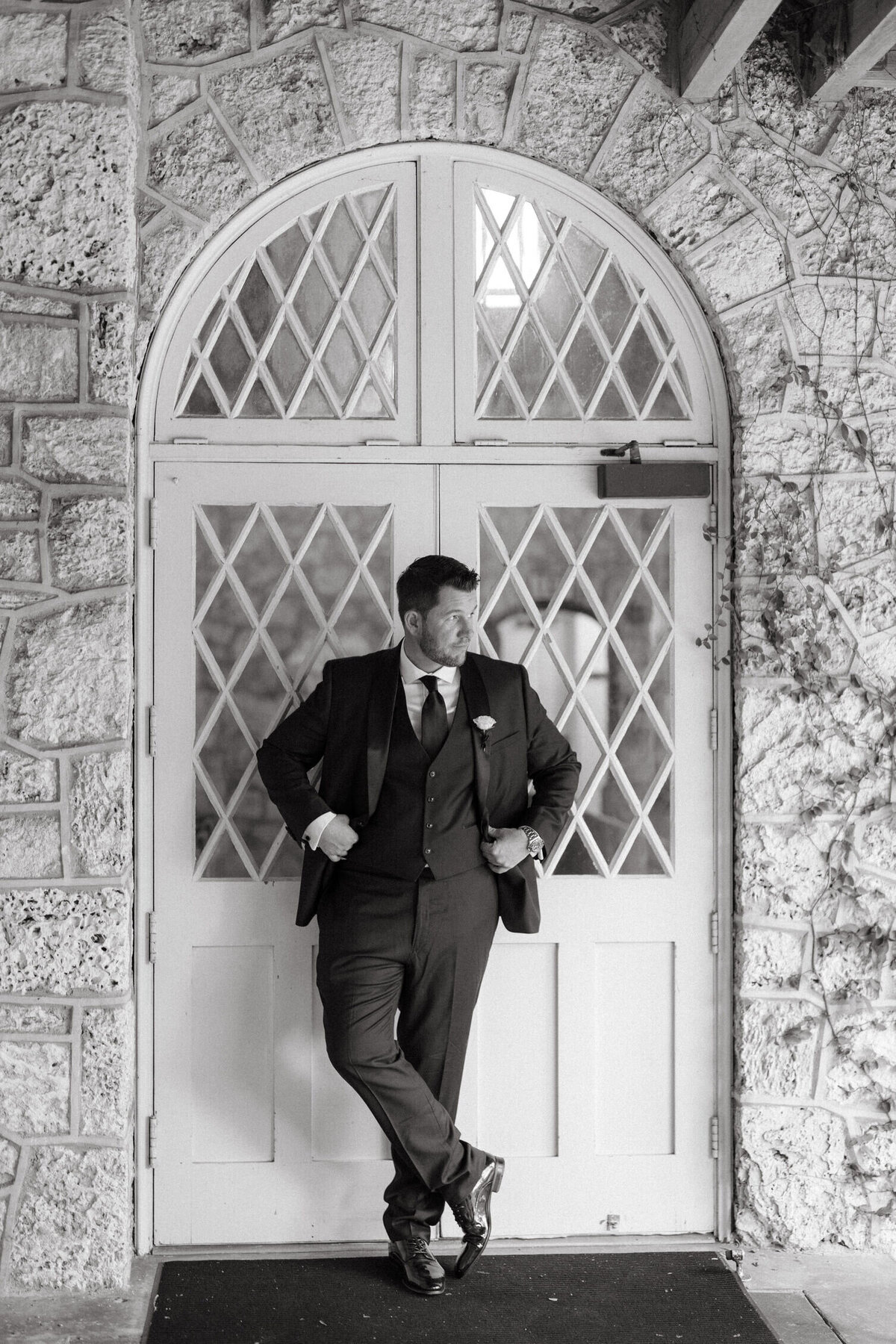 groom-plymouth-church-door-6GJ-W