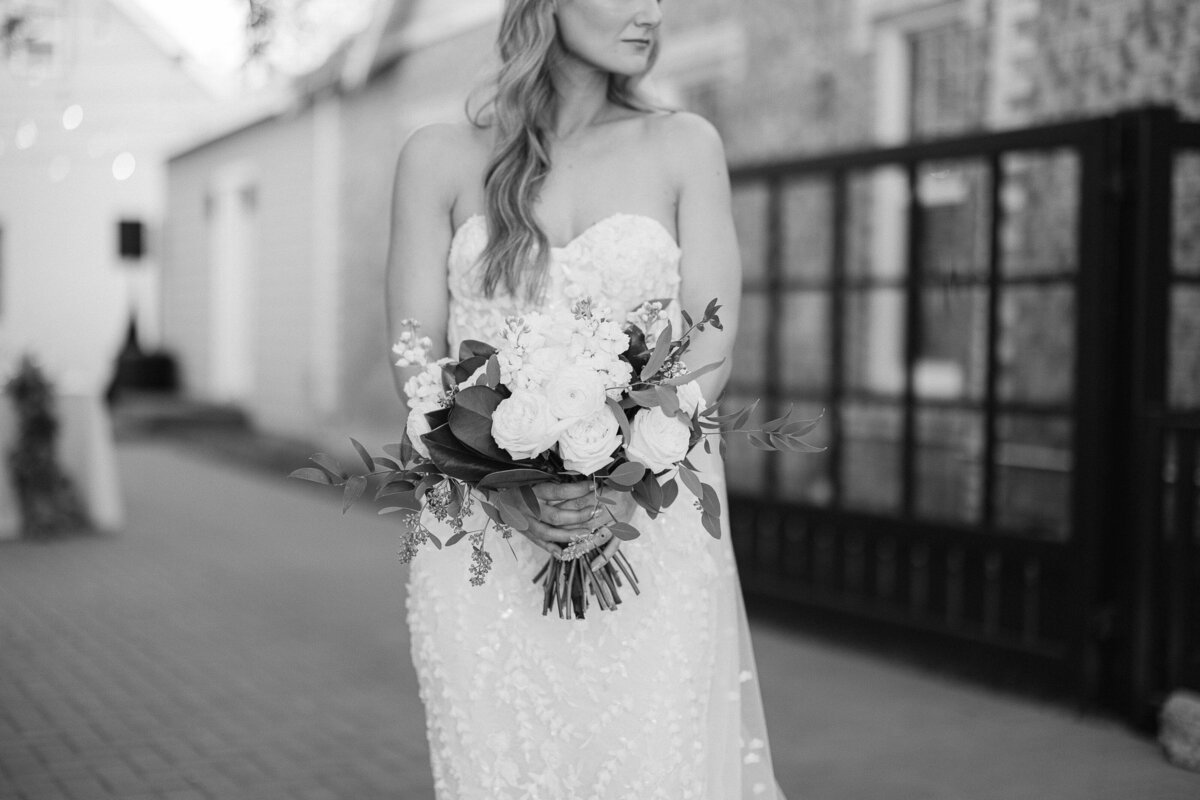 Bride holding bouquet photo inspo