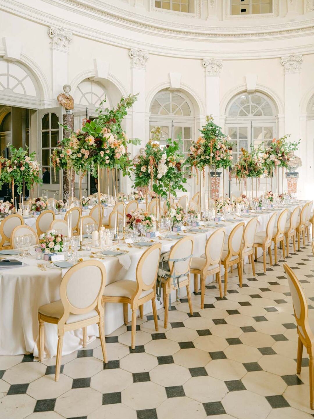 Fairytale Castle Wedding Chateau de Vaux-le-Vicomte France by @alejandrapoupelevents 32