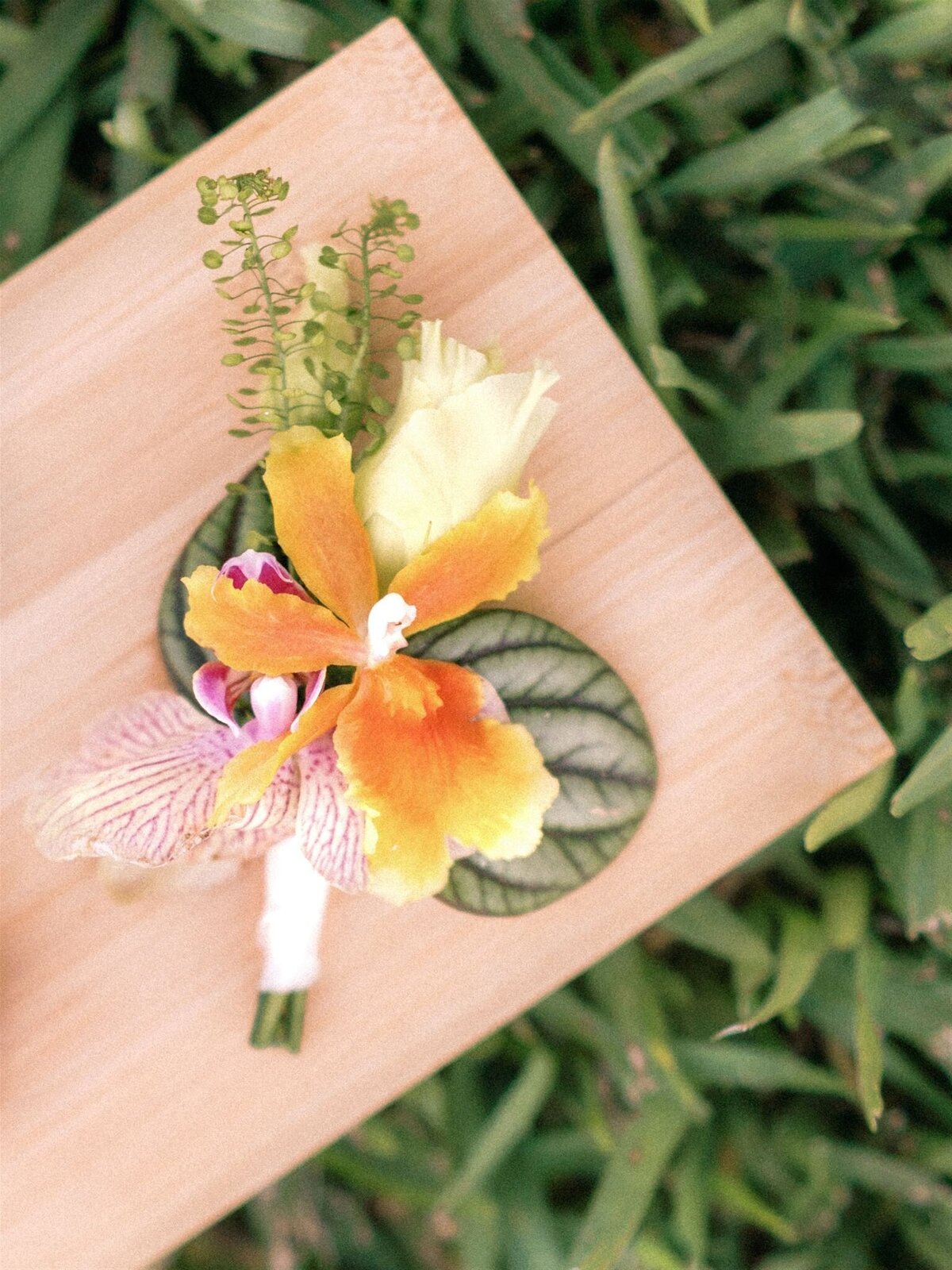 orchid- boutonnieres-hawaii-florist