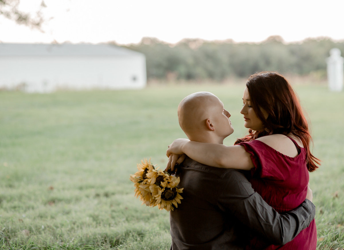 Engagement session in the sunflower field0049