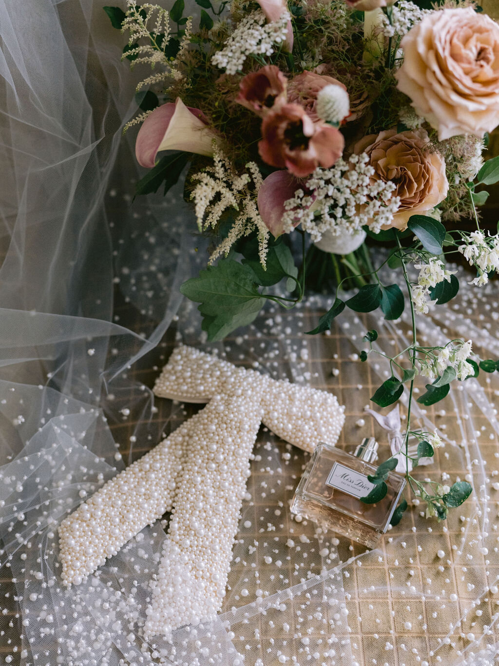 NikkiSanterre_EastCoastLuxuryWeddingPhotographer_PeabodyLibraryWeddingNouvelleEvents_Emily&Daniel-9