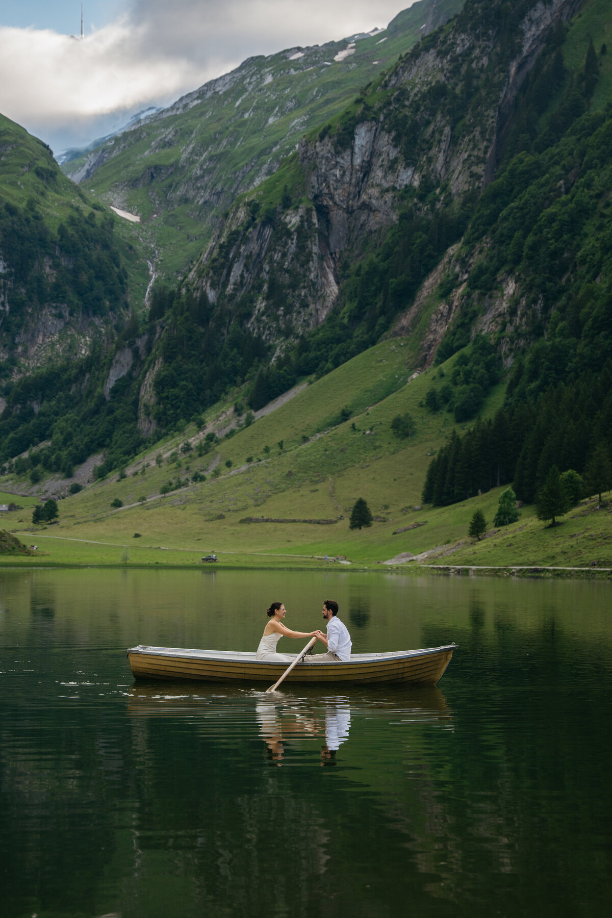 Elopement in rowboat at Seealpsee