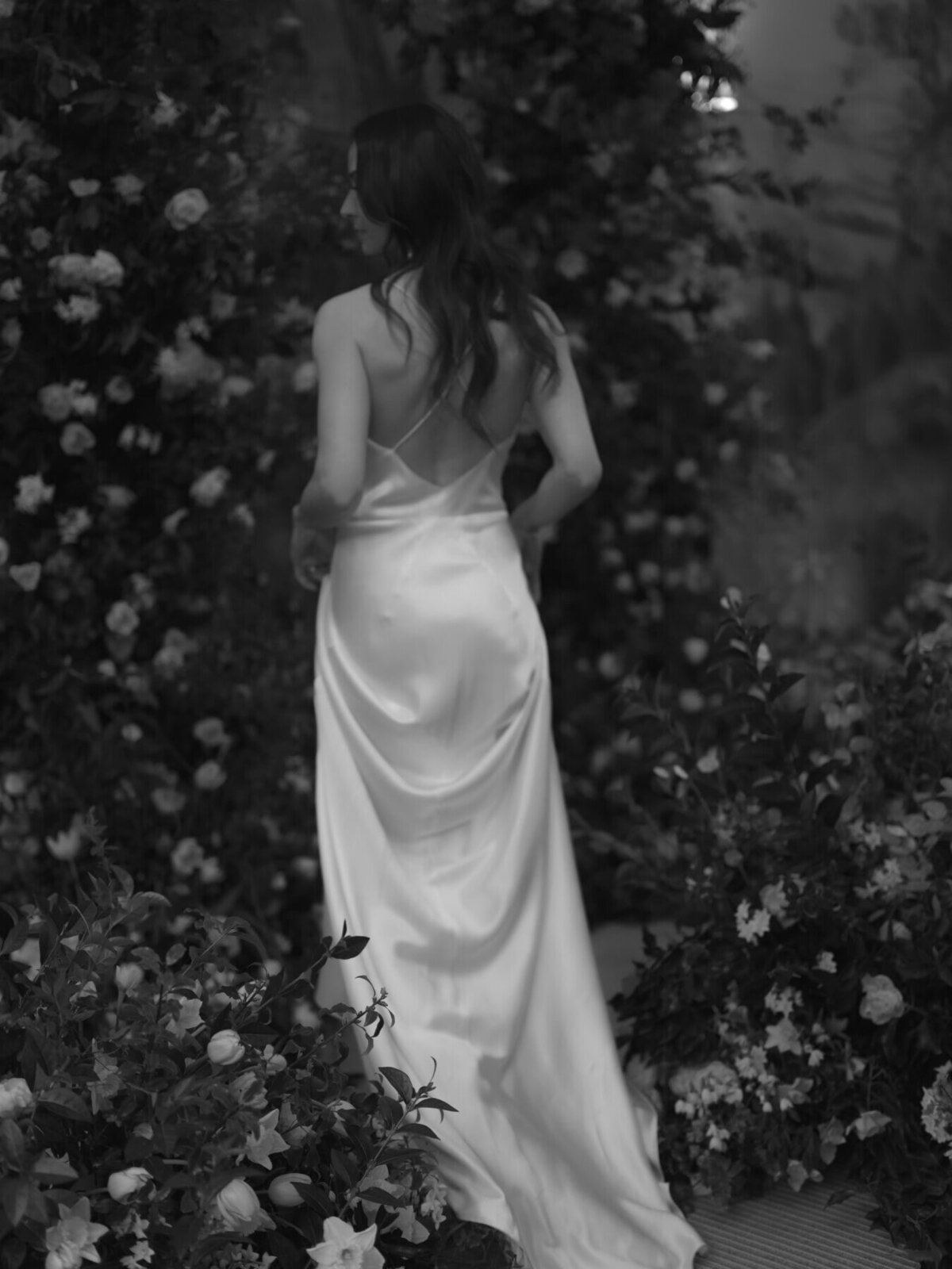 rolling-in-roses-elegant-wedding-dress
