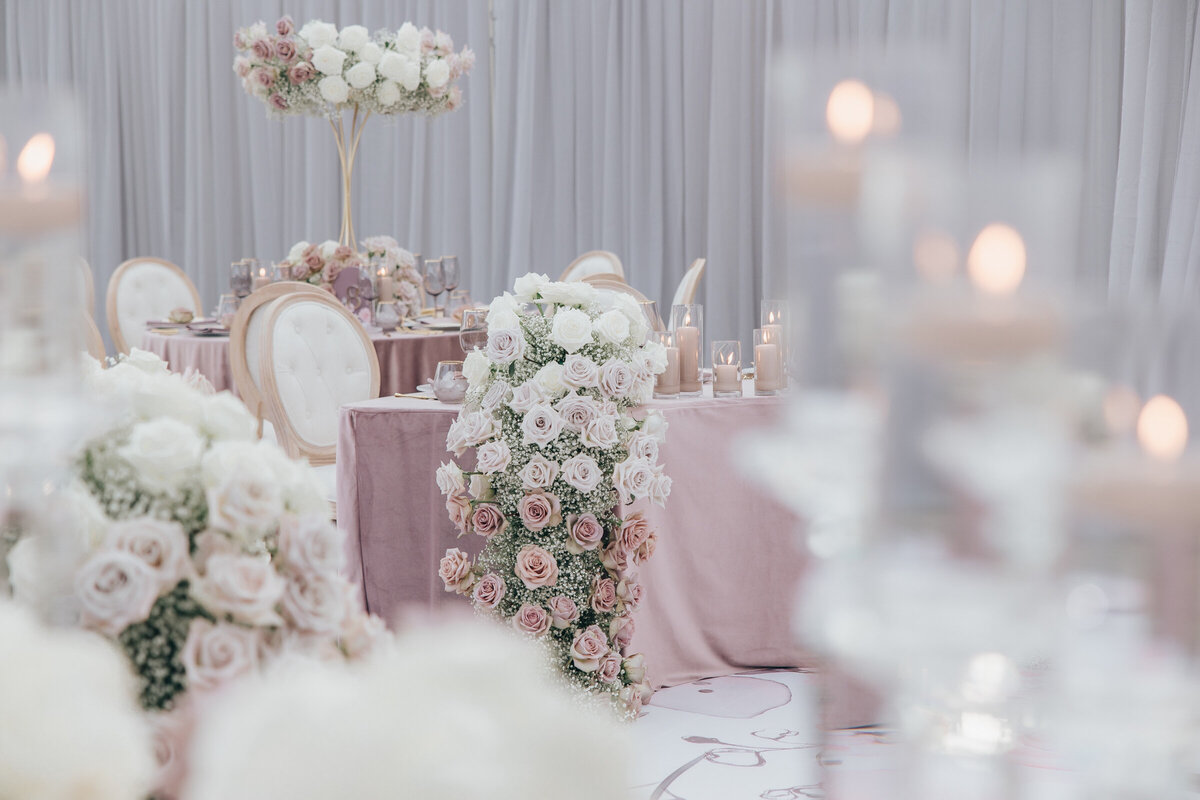 Glamorous blush rose centrepiece at glamorous ivory and lavender themed wedding
