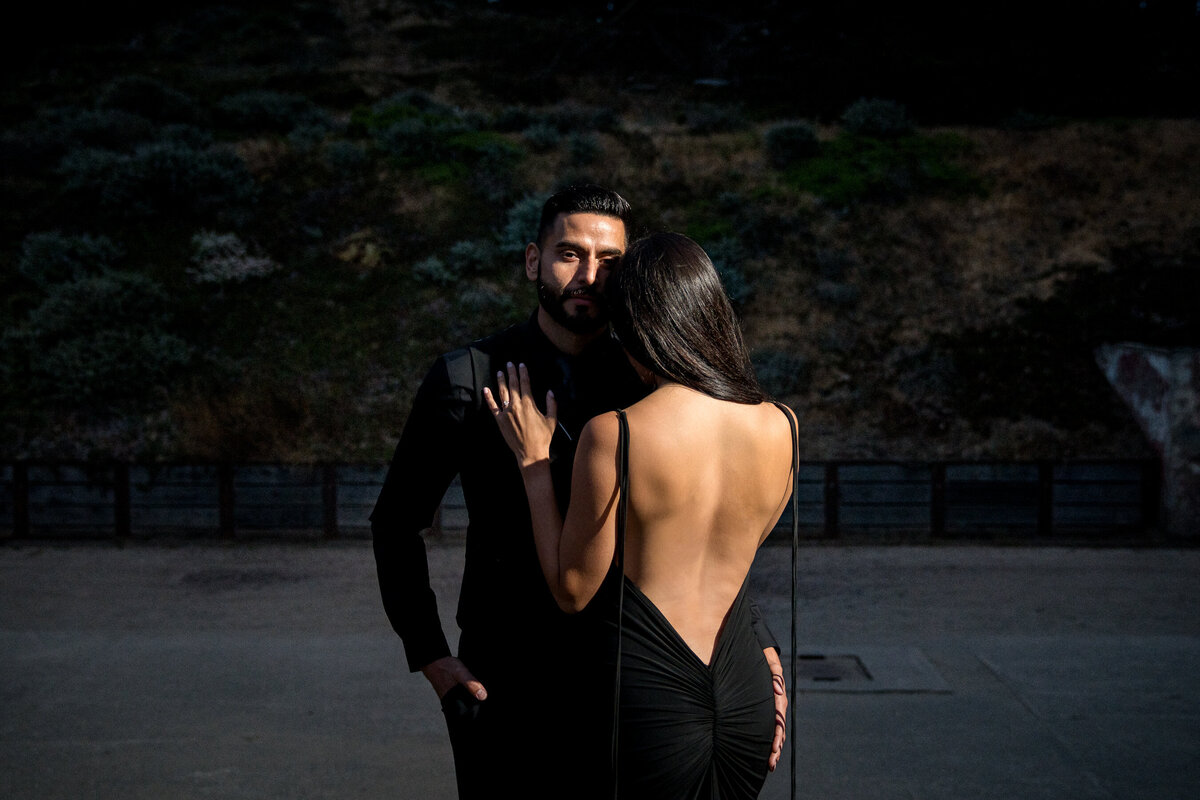 Stand out with unique and creative engagement photos in San Francisco that reflect your personality. Ideal for couples looking for something different.
